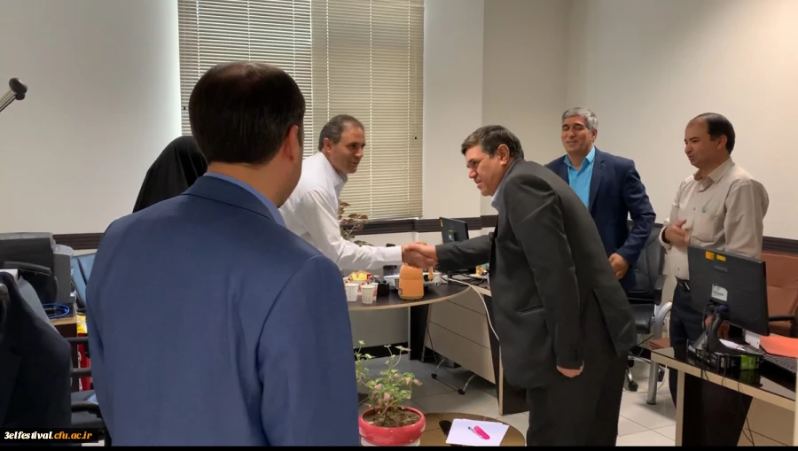 بازدید دکتر خنیفر از فرایند داوری آثار سومین جشنواره یادگیری الکترونیکی دانشگاه فرهنگیان 2